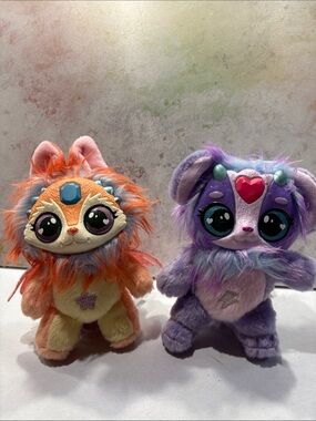 Magic Mixies Color Surprise Magic Purple orange cauldron, misting stuffed Animal